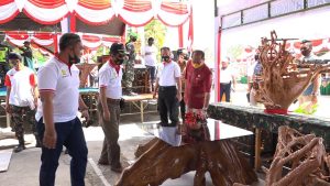 WOW..MEJA UNIK DARI AKAR KAYU LAKU DUA PULUH JUTA DI PAMERAN SENI KODIM 1414 TANA TORAJA