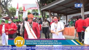 VIDEO : GUNAKAN PAKAIAN ADAT, KALA’ – ETHA PASANGAN PERTAMA MENDAFTAR KE KPU TORUT