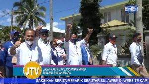 VIDEO : JALAN KAKI KE KPU SAAT MENDAFTAR, PASANGAN RINDU DIANTAR RIBUAN PENDUKUNG