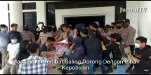 Demo Tuntut Pembangunan Asrama, IPPMIK Terlibat Aksi Dorong Dengan Polisi di Depan Kantor DPRD Konawe