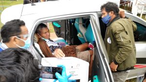 Walau Sakit, Warga Lembang Rindingbatu, Tetap Salurkan Hak Pilihnya