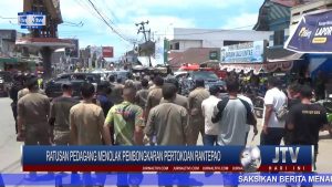 BERITA VIDEO : RATUSAN PEDAGANG PERTOKOAN TOLAK PEMBONGKARAN HADANG SATPOL PP, MINTA PEMKAB TAAT ATURAN HUKUM