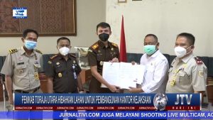 BERITA VIDEO : PEMKAB TORUT HIBAHKAN LAHAN UNTUK PEMBANGUNAN KANTOR KEJAKSAAN TORAJA UTARA