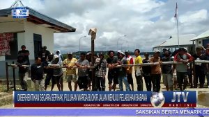 BERITA VIDEO : DIBERHENTIKAN SECARA SEPIHAK, PULUHAN WARGA BLOKIR JALAN MENUJU PELABUHAN BABANA