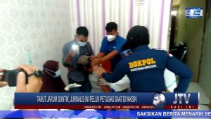 BERITA VIDEO : TAKUT JARUM SUNTIK, JURNALIS INI PELUK PETUGAS SAAT DIVAKSIN