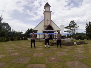 Amankan Ibadah Paskah, Puluhan Personel Polres Toraja Utara Disebar ke Berbagai Gereja