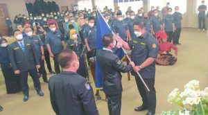 Bupati Maros Serahkan Bendera Pataka Karang Taruna ke Muhammad Agus