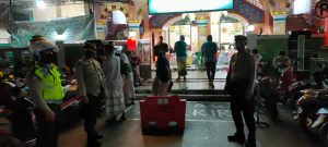 Personil Polres Toraja Utara Kawal Ketat Pelaksanaan Sholat Tarwih di Sejumlah Masjid