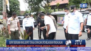 BERITA VIDEO : BUPATI DAN WAKIL BUPATI BERSAMA SELURUH ASN SERENTAK TANAM BUNGA DI JALUR POROS TORAJA UTARA