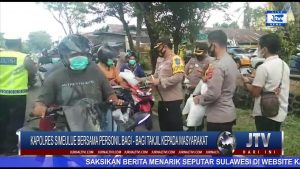 BERITA VIDEO : KAPOLRES SIMEULUE BERSAMA PERSONIL BAGI – BAGI TAKJIL KEPADA MASYARAKAT