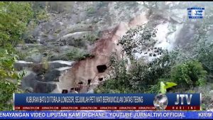 BERITA VIDEO : KUBURAN BATU DI TORAJA LONGSOR, SEJUMLAH PETI MATI BERMUNCULAN DIATAS TEBING