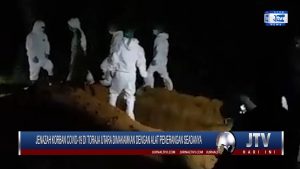 BERITA VIDEO : JENAZAH KORBAN COVID-19 DIMAKAMKAN DENGAN PENERANGAN SEADANYA