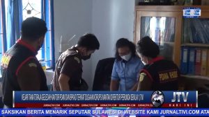 BERITA VIDEO : KEJARI TANA TORAJA GELEDAH KANTOR PDAM DAN BPKAD TERKAIT DUGAAN KORUPSI MANTAN DIREKTUR PERUMDA SENILAI 1,7 M