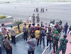 Karena Cuaca, Pesawat Menhan  Batal Mendarat di Bandara Toraja