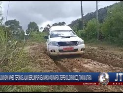 Berita Video : Perjuangan Nakes Terobos Jalan Berlumpur Demi Vaksin Warga Terpencil di Parodo, Toraja Utara