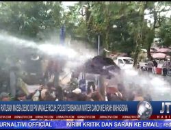 Berita Video : Ratusan Massa Demo di PN Makale Ricuh, Polisi Tembakkan Water Canon ke Arah Mahasiswa