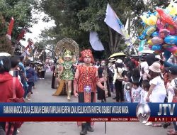 Berita Video : Ramaikan Magical Toraja, Sejumlah Seniman Berkostum Kearifan Lokal Keliling Kota Rantepao Disambut Antusias Warga