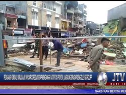 Berita Video : Pedagang Kembali Berjualan Dipasar Sore Dianggap Menganggu Aktifitas Proyek, Langsung Dipagar Seng Satpol PP
