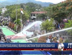 Berita Video : Demo Depan Pengadilan Makale, Ribuan Massa Sangtorayan Terlibat Bentrok Dengan Polisi
