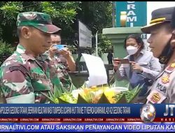 Berita Video : Kapolsek Gedong Tataan, Berikan Kejutan Nasi Tumpeng Ucapan HUT TNI ke 77 Kepada Danramil 421-02 Gedong Tataan