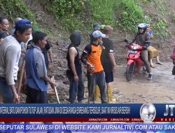 Berita Video : Material Batu dan Pohon Tutup Jalan, Ratusan Jiwa di Desa Ranga Enrekang Terisolir, Saat Ini Krisis Air Bersih