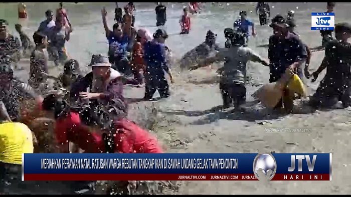Berita Video : Meriahkan Perayaan Natal, Ratusan Warga Rebutan Tangkap Ikan di Sawah Undang Gelak Tawa Penonton