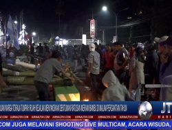 Berita Video : Ribuan Warga Toraja Tumpah Ruah Kejalan Menyaksikan Dentuman Meriam Bambu Sambut Pergantian Tahun