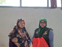 UPZ Pemprov Sulsel Kembali Membagikan Bantuan Paket Sembako Kepada Guru Honorer di SMK N 4 Enrekang