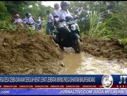 Berita Video : Warga Desa Cemba dan Anak Sekolah Nekat Lewati Jembatan Miring, Pasca Dihantam Banjir Bandang
