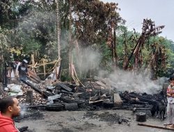 Rumah Panggung milik Warga di Tana Toraja Ludes Terbakar, Kerugian Ditaksir Ratusan Juta Rupiah