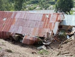 Sekolah dan 1 Rumah Warga di Buntu Pepasan Toraja Utara, Rusak Parah Tertimpa Tanah Longsor