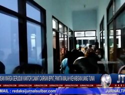 Berita Video : Ratusan Warga Geruduk Kantor Camat Cairkan BPNT, Panitia Malah Kehabisan Uang Tunai