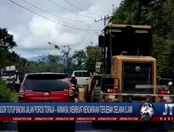 Berita Video : Longsor Tutup Badan Jalan Poros Toraja – Mamasa di Lembang Belau, Kendaraan Terjebak Selama 5 Jam