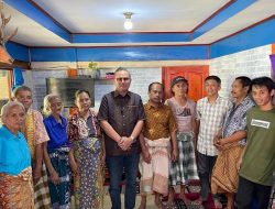 Berkunjung ke Rumah Alm. Soni, Frederik Kalalembang : Pembuatan Parang Toraja Harus Terus Dikembangkan