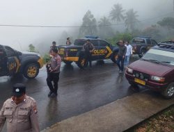Dibawah Guyuran Hujan, Personel Sat Samapta Polres Tator bersama Polsek Saluputti, Bubarkan Judi Sabung Ayam di Rembon