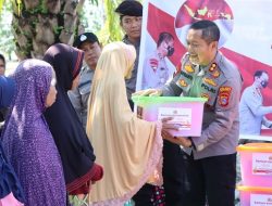 Berbagi Sembako di Bulan Rhamadan, Kapolres Morowali : Ini Wujud Kecintaan dan Kehadiran Polri Ditengah Masyarakat