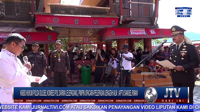 Berita Video : Kabid Hukum Polda Sulsel, Kombes Pol Darma Lelepadang, Pimpin Upacara Pelepasan Jenazah Alm. Aiptu Samuel Riman