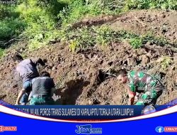 Berita Video : Longsor Tutup Badan Jalan di Kapalapitu Toraja Utara, Warga dan TNI Bersihkan Material Dengan Alat Seadanya