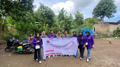 Harga Beras Melonjak, BEM Universitas Wallacea Mamuju Salurkan Paket Sembako ke Warga Kurang Mampu