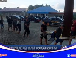 Berita Video : Digerebek Tim Gabungan Personil Polda Sulsel, Para Pelaku Judi Sabung Ayam di Toraja Utara Lari Kocar – Kacir