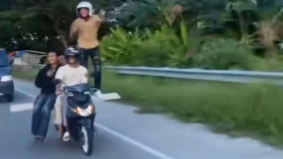 Remaja Gandeng 4 Naik Motor Pakai Papan Sambil Ugal Ugalan di Jalan Raya Viral di Medsos, Ditangkap Polisi