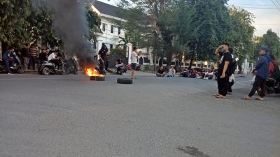 Tolak Kunjungan Jokowi Puluhan Mahasiswa Desak Copot Kapolda dan Kejati Sulbar