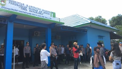 Pekarja PDAM Tirta Manakarra Protes Desak Bayarkan Upah Karyawan Sesuai UMP