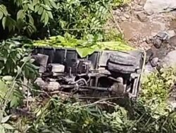 Mobil Truk Pengangkut Batu Bara Terjun Ke Dalam Jurang Sedalam 30 Meter Sopir Dilarikan Ke Rumah Sakit