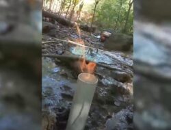 Gali Sumur Bor, Warga Temukan Gas Alam 