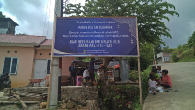 Peduli Jalan Masyarakat Jamaah Masjid Perbaiki Jalan Masuk ke Perumahan Viral di Medsos