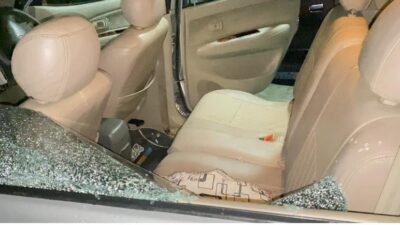 Melintas di Lokasi Banjir Mobil Minibus Diparangi Oknum ASN Pelaku Nyaris Diamuk Warga