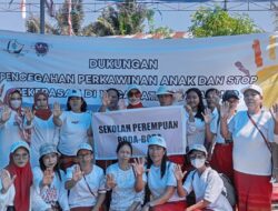 Puluhan Ibu Ibu Anggota Sekolah Perempuan Ikut Upacara Peringatan Hut RI yang Ke 79 di Dua Lapangan