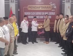 ABM-Arwan Aras Daftar di KPUD Sulbar Diantar Ribuan Pendukung Pawai Keliling Kota Mamuju