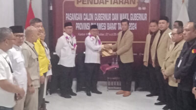 ABM-Arwan Aras Daftar di KPUD Sulbar Diantar Ribuan Pendukung Pawai Keliling Kota Mamuju